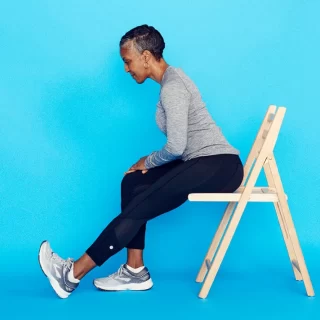 تمارين للانزلاق الغضروفي بالصور - اطالة اوتار الركبة